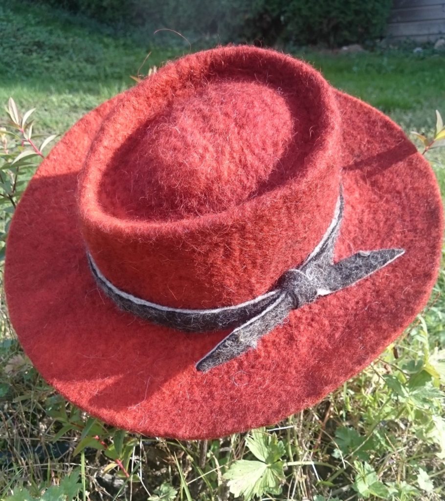 chapeau feutre fedora rouge anakalaines